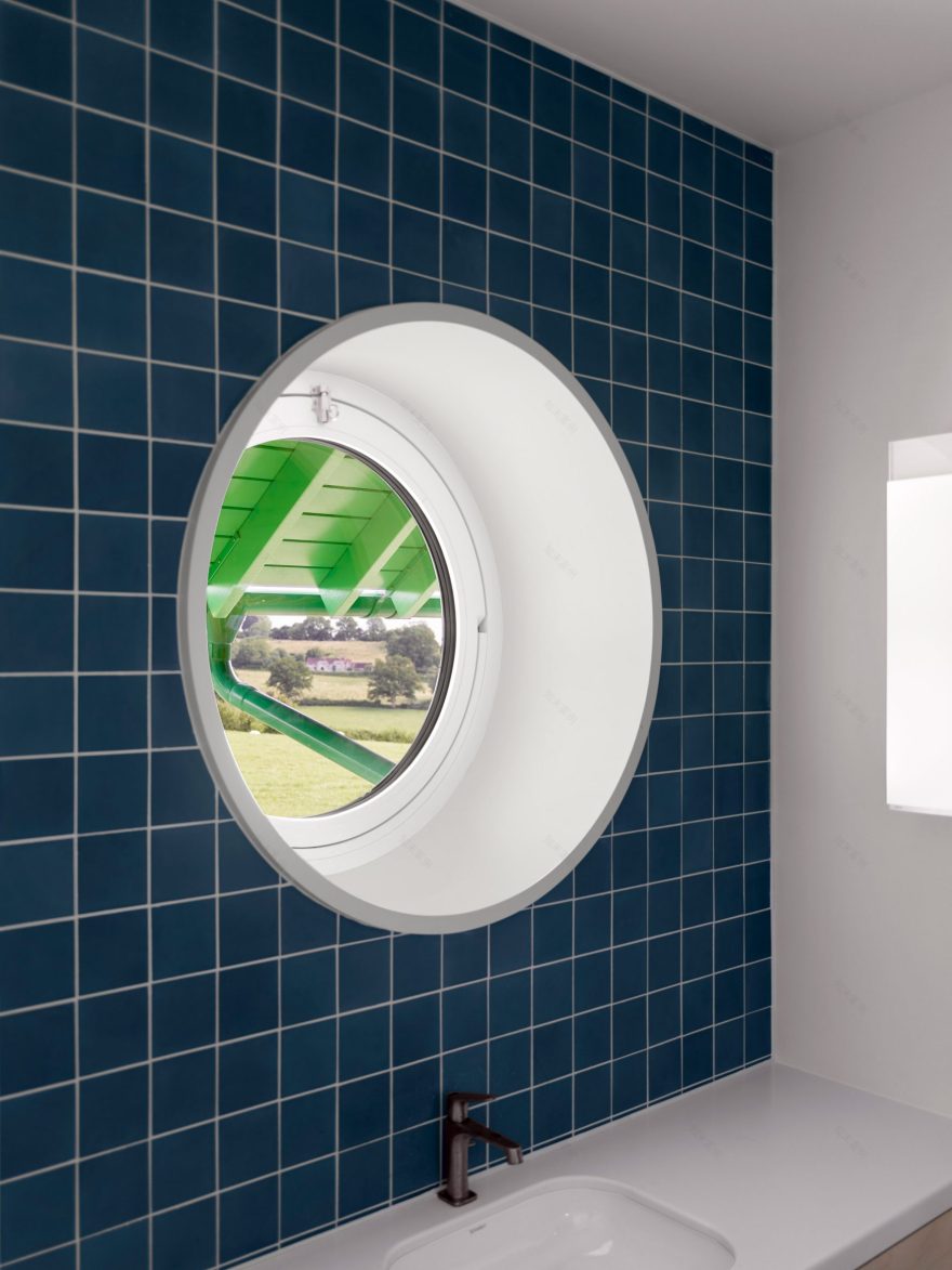 Eight offbeat homes accentuated by porthole-style windows-40