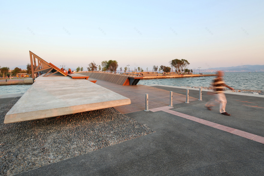 伊兹密尔海滨重塑项目 · Bostanlı日落休息室&人行天桥-29