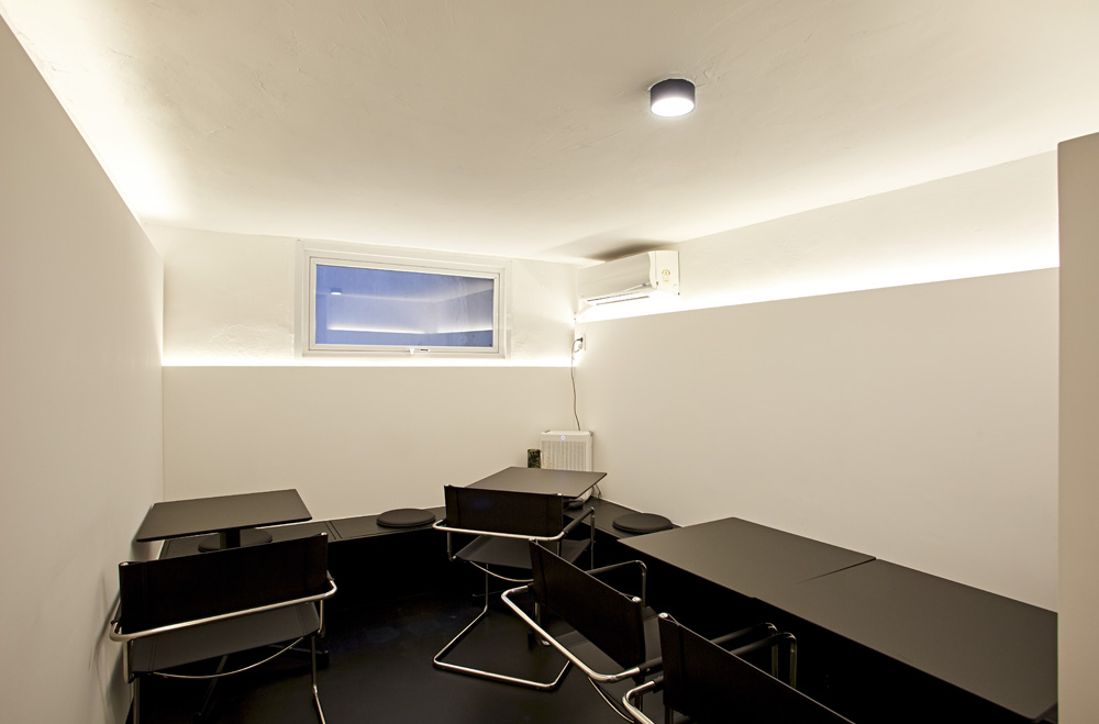 极简黑白咖啡馆-7