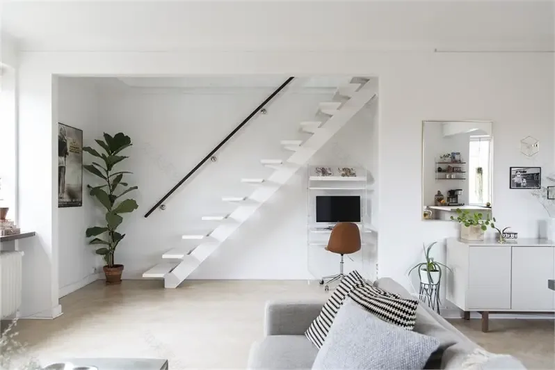 优雅双层公寓,阁楼卧室的独特魅力-12