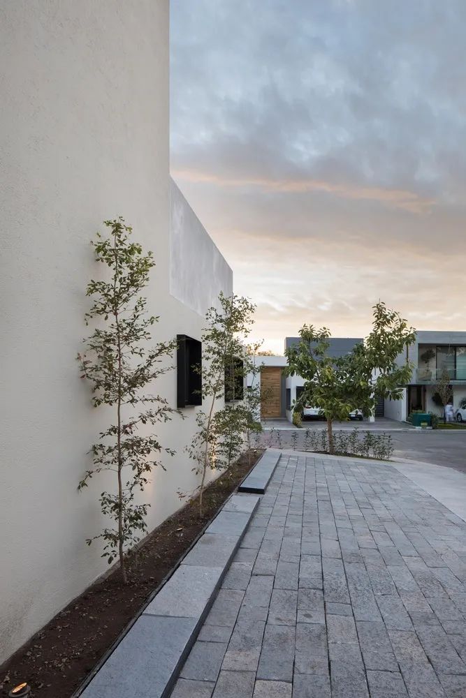 双层叠加的郊区住宅 | 开放性与隐私的完美结合-17