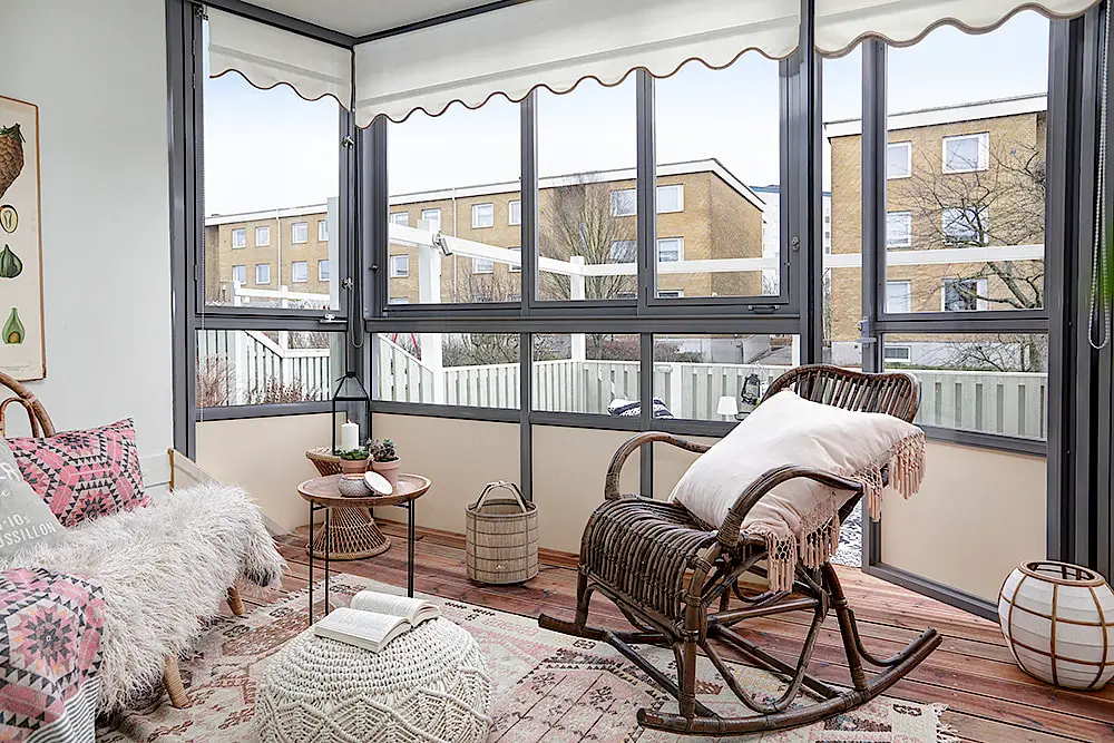 女性化风格公寓阳台设计-3