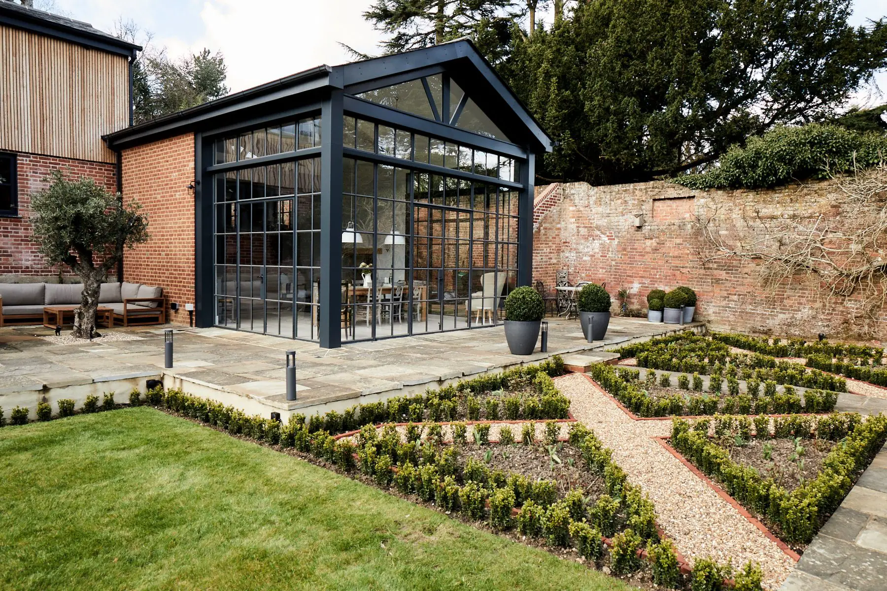 英式乡村别墅 | 意大利花园中的玻璃扩展之美-1