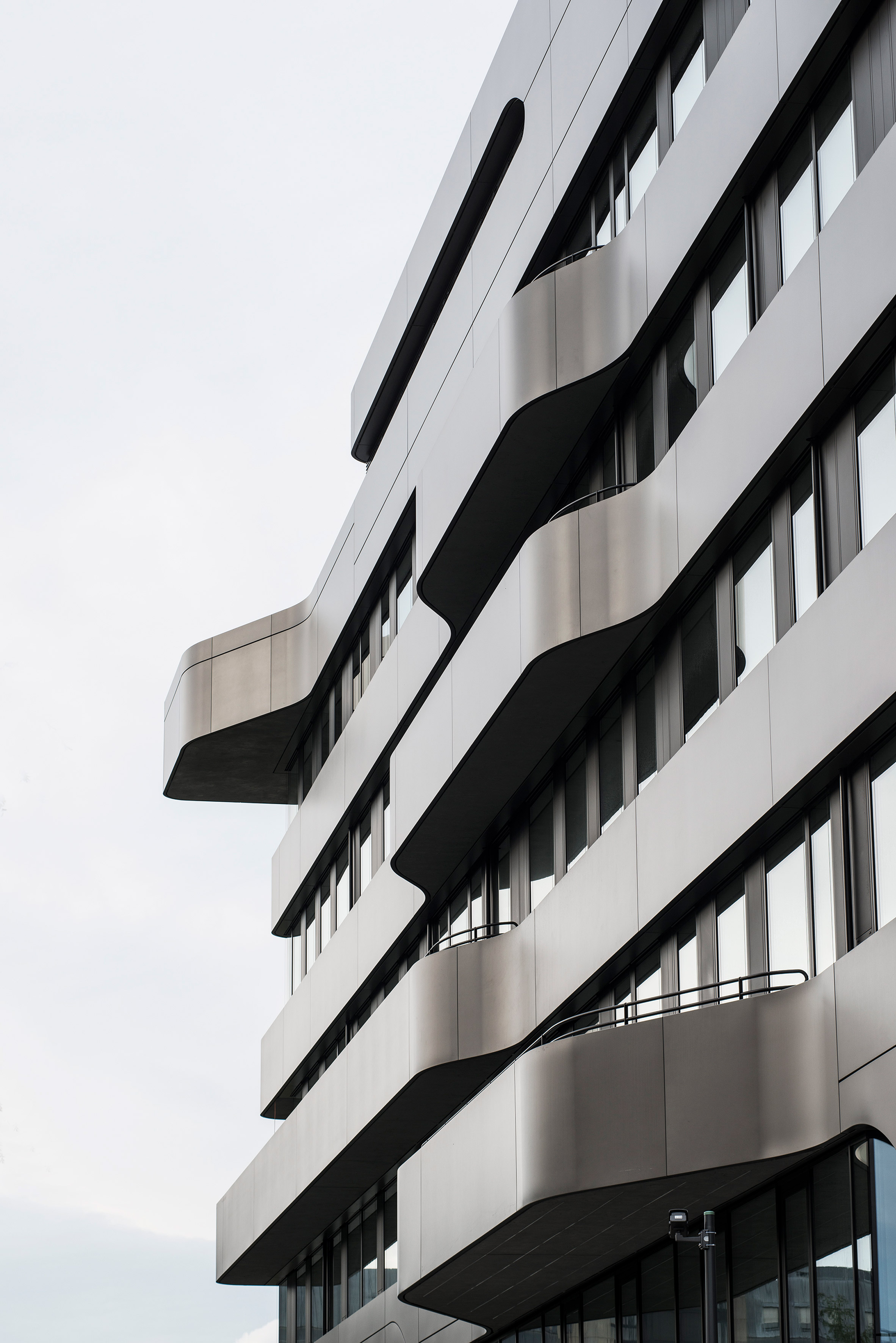 Jürgen Mayer H's FOM Hochschule building features bulging balconies and seamless stairs-7