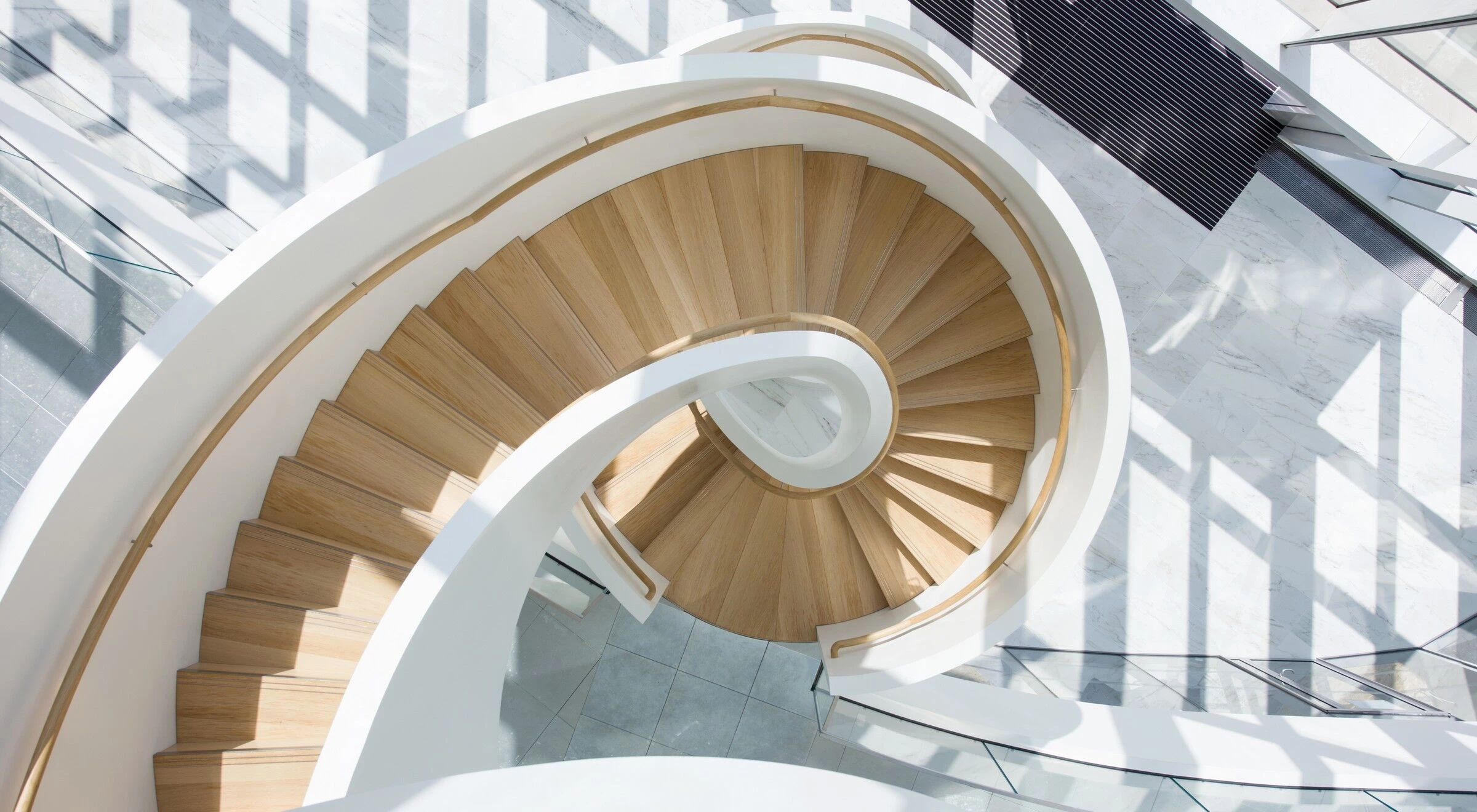 伦敦 Société Générale 总部“银带”楼梯设计丨英国伦敦-31