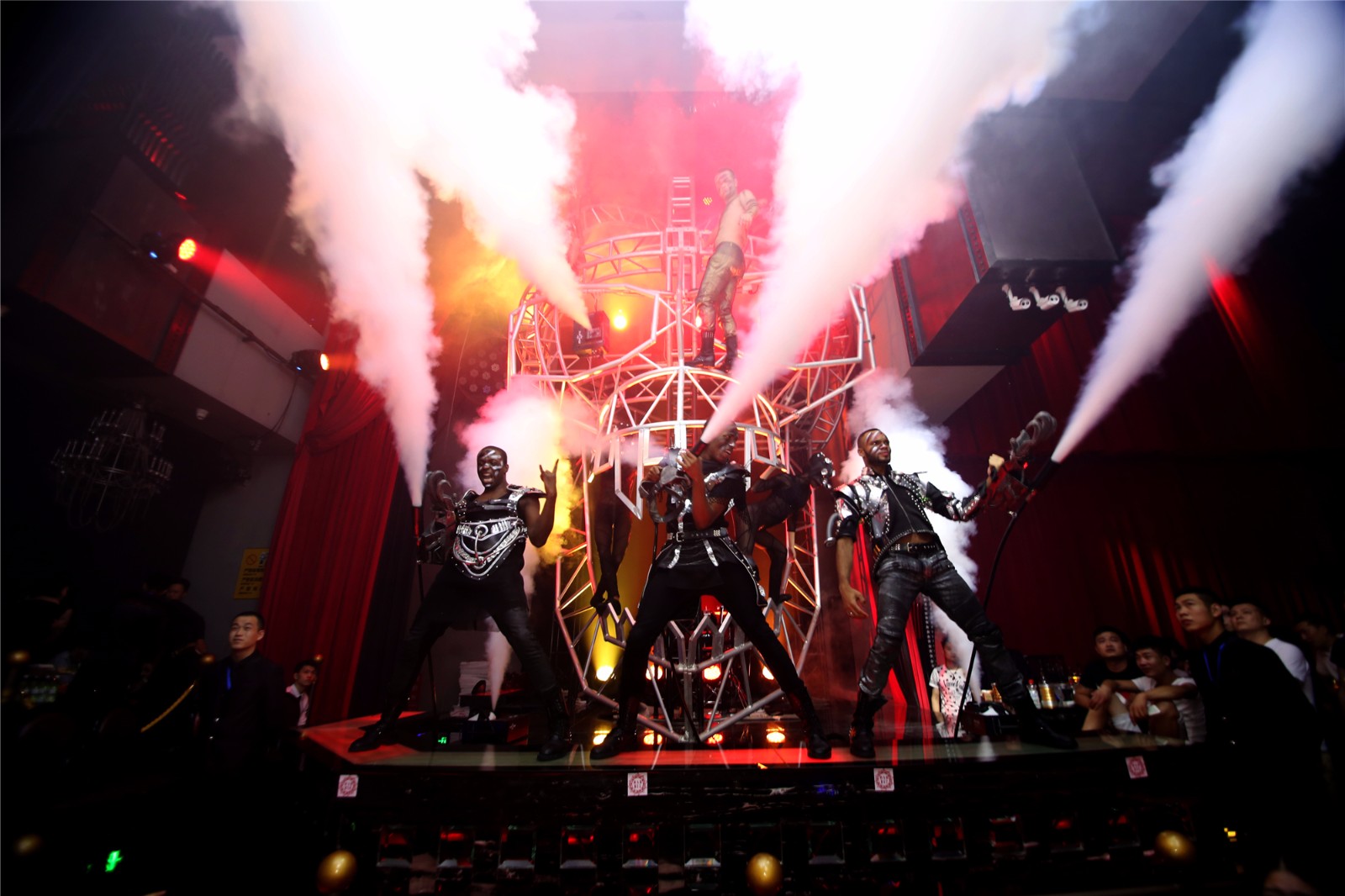 全球首家剧院式夜店Dr·Oscar  新冶组设计-8