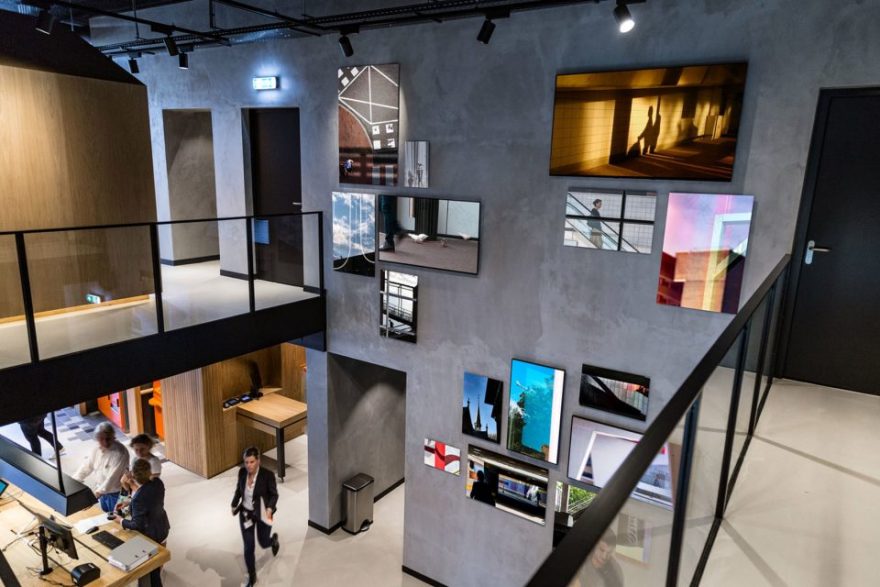 荷兰 ING 公司艺术墙——融入周边环境的创意设计-3