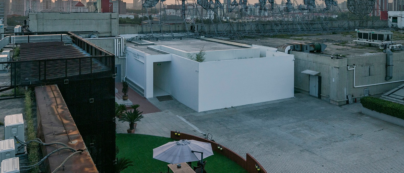 “闹中取静”——购物大厦上建立起竹林环绕的私人会所-31