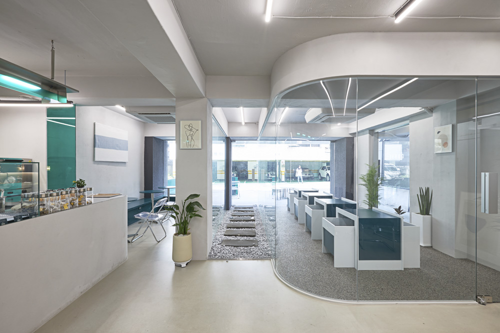 绿色环保，现代简约的 24 小时咖啡厅设计-5