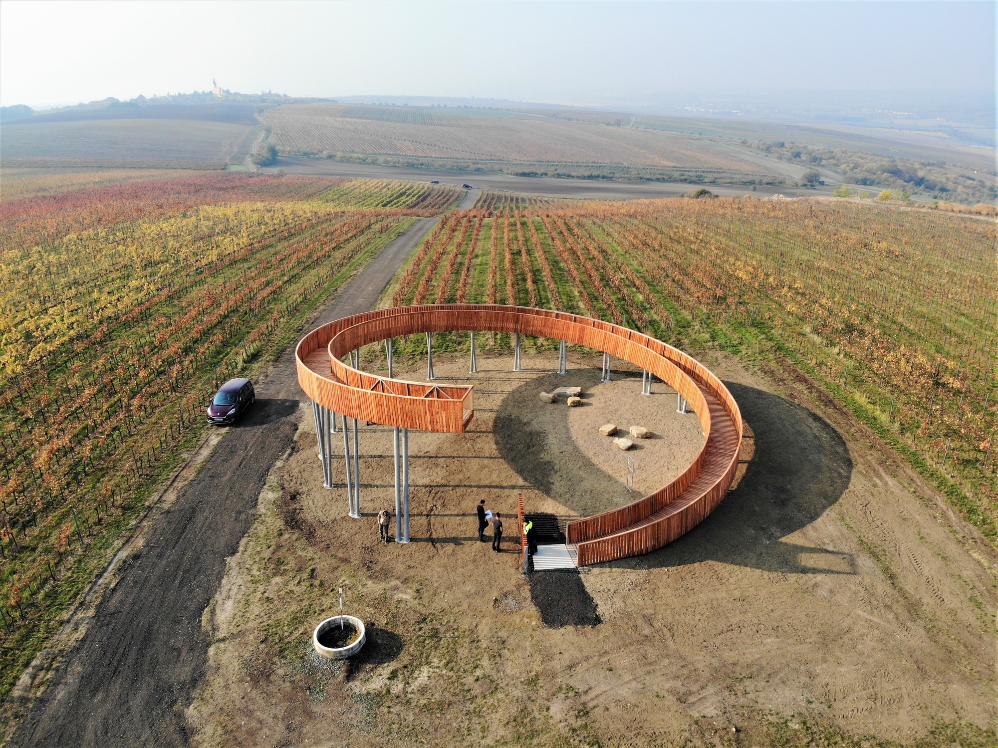 漫步葡萄园之上的圆形观景台(The Walk Above the Vineyards)-17