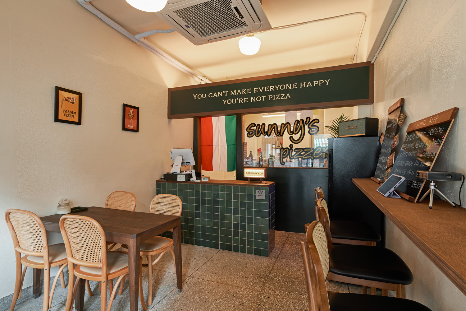 彩色点睛，7 平米小店的独特设计-3