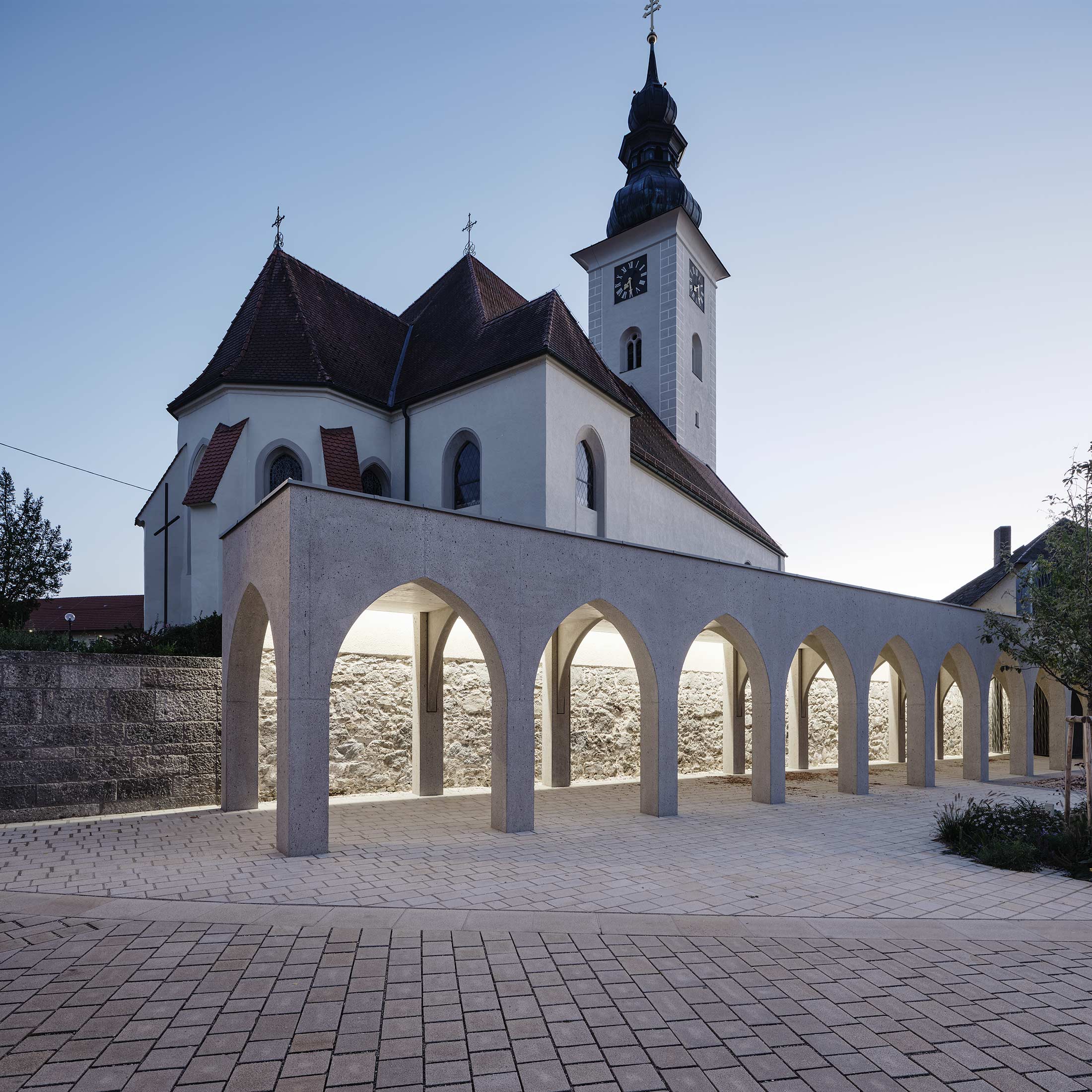 霍尔辛教堂拱廊丨Hertl Architekten-9