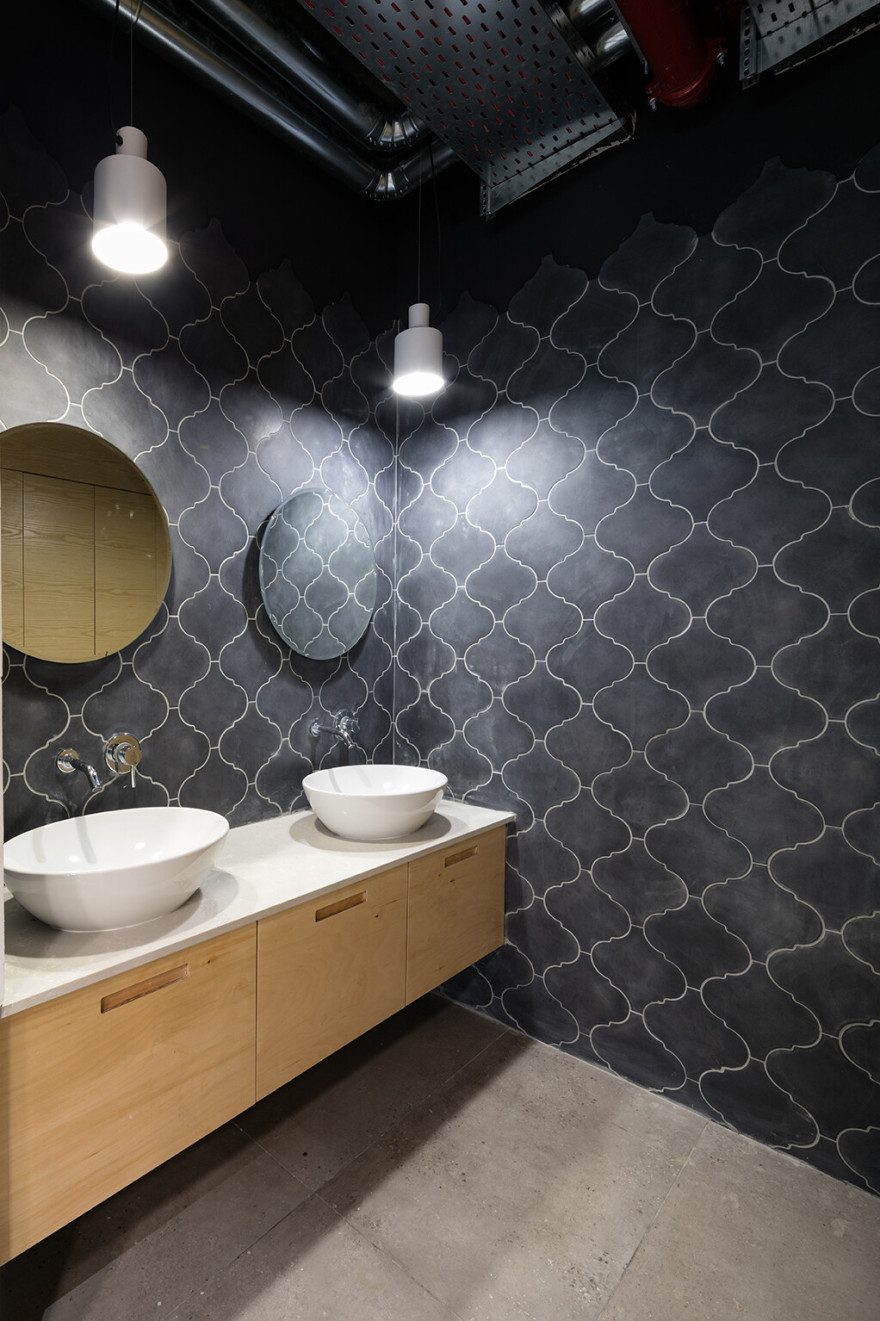 集思广益,以色诱人——Broadcom 办公室设计-12