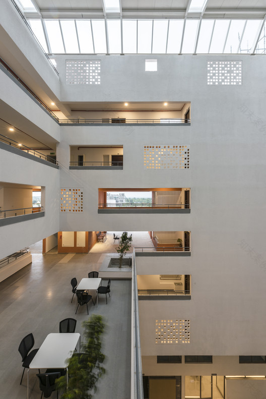 德万哈里的公园边养老院·综合社区生活的活力空间-31