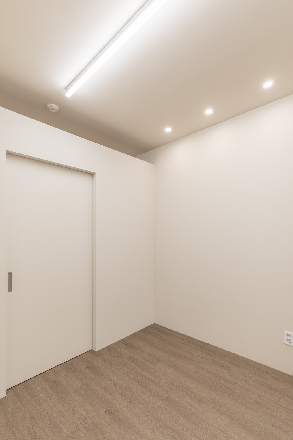 12 平米艺术空间，极简设计打造魅力空间-16