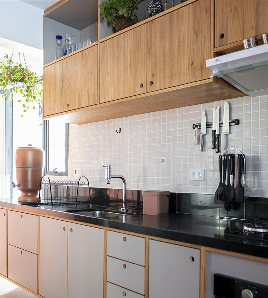 复古公寓翻新 | 多功能设计与自然元素的完美结合-3