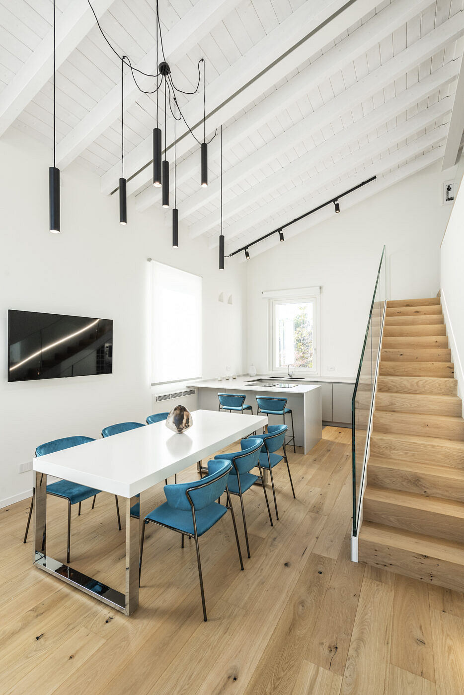 Casa MZ — Crafted Oak Interiors for an Art Historian’s Home-2