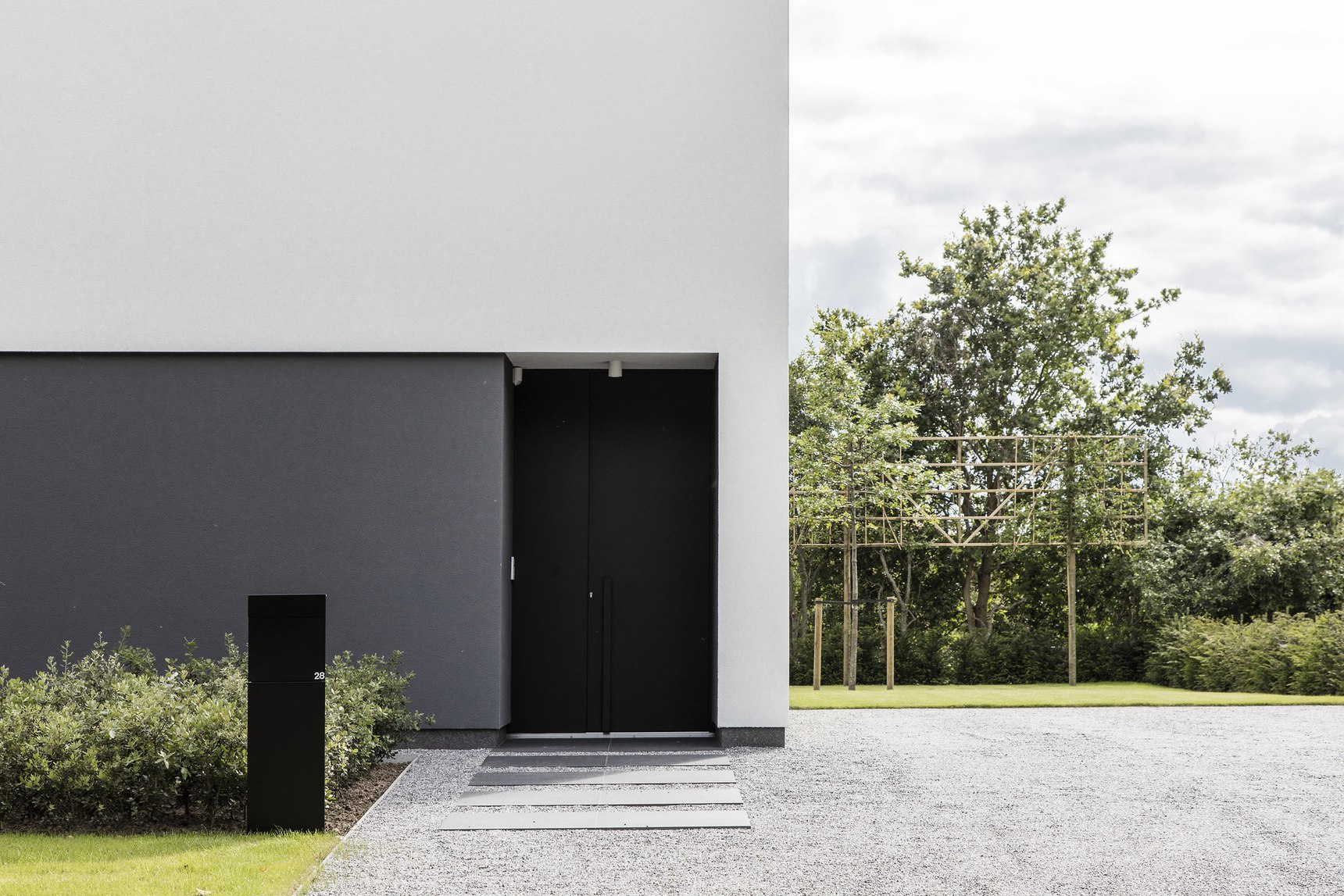 朱玛设计“飞屋”家居，紧凑布局中心壁炉成亮点-14