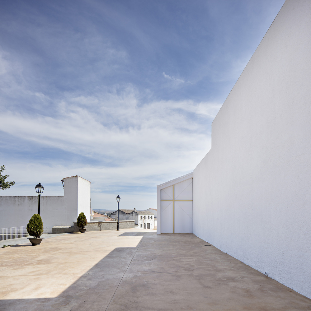 经济实用,融入历史与宗教的乡村教堂设计-35