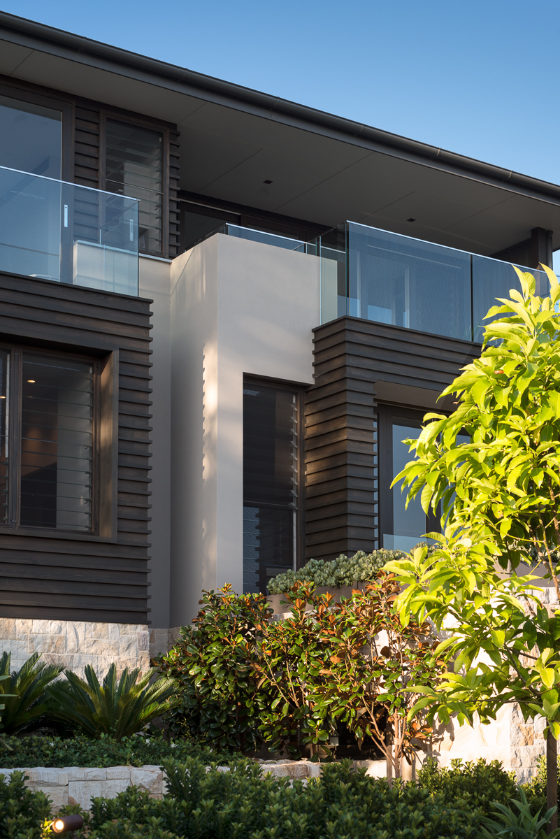 悉尼港边山巅上的现代家园-7