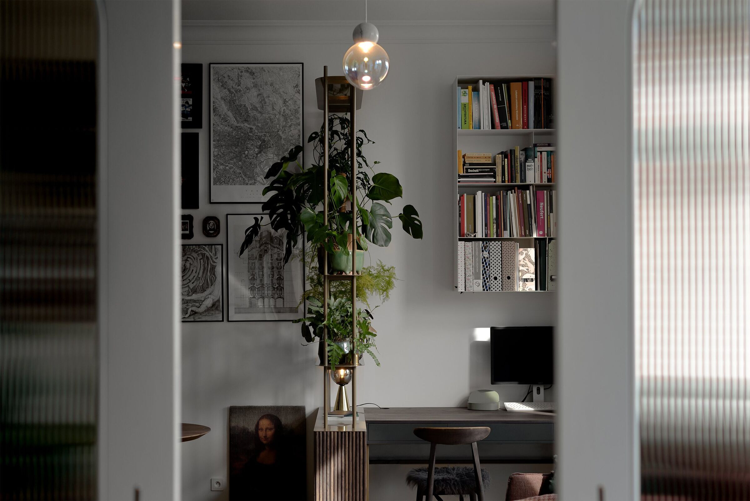 波兰历史建筑中的现代绿意空间-29