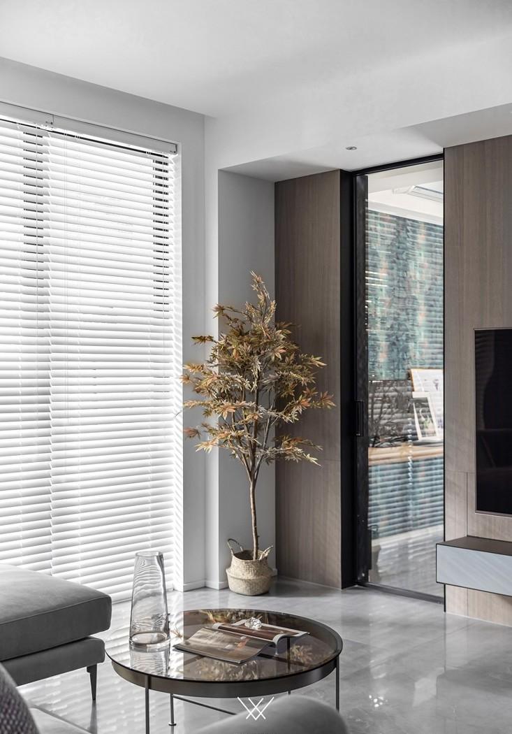 旧房翻新 | 环形落地窗主卧设计，功能与美学的完美融合-16