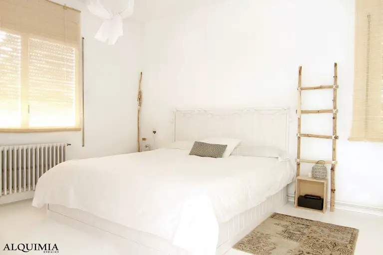 西班牙小镇的纯白北欧风住宅-16