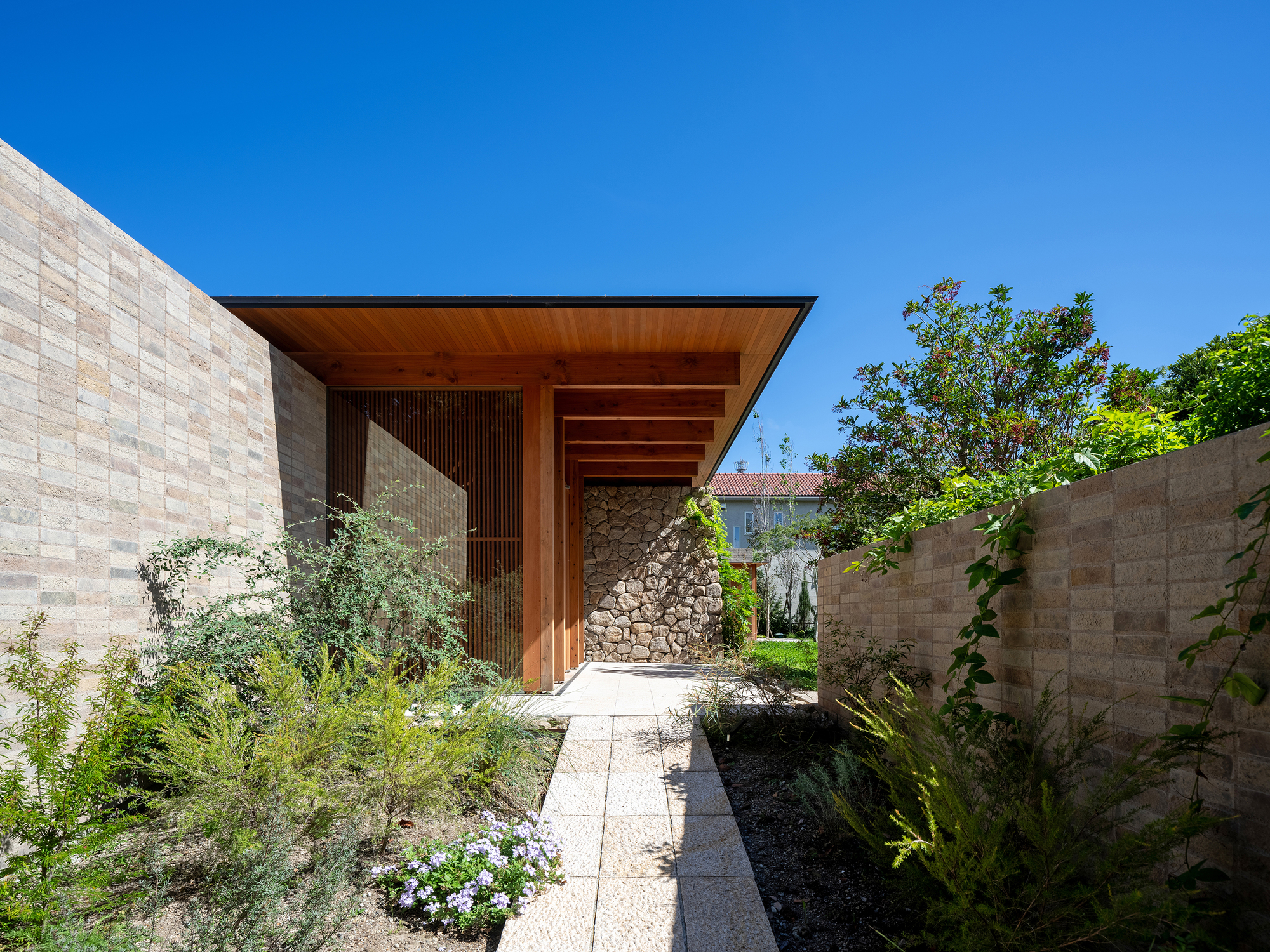 House at the Urban-Nature Threshold丨Teitakusubako + Yusuke Igarashi Architects-14
