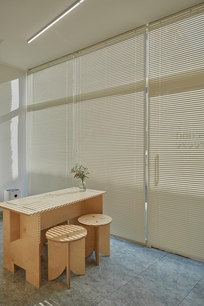 统一风格的 12 平米咖啡厅设计，彰显品牌魅力-7