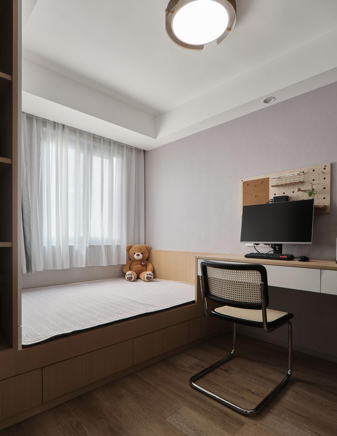 三口之家舒适实用的家居设计-33