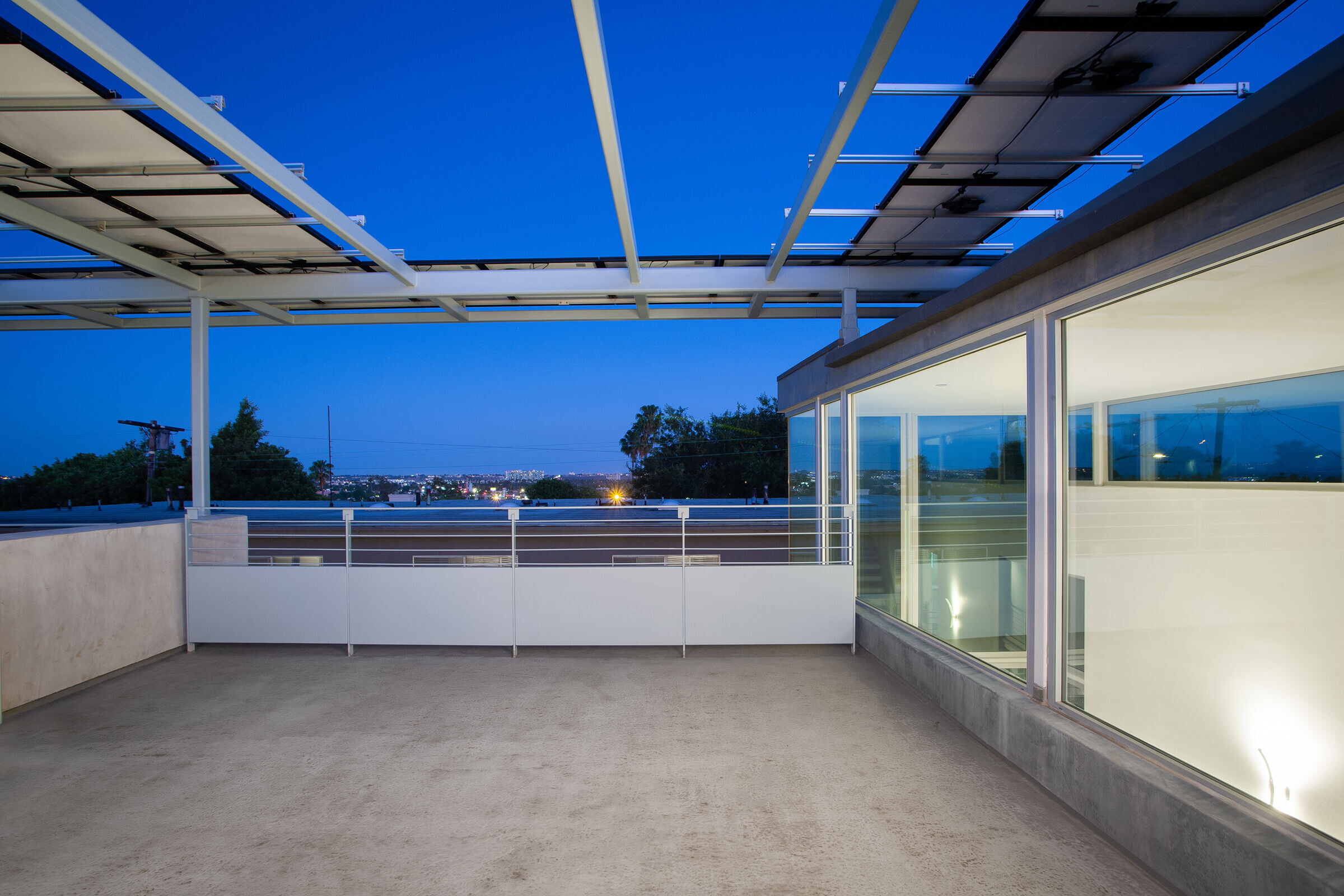 加州阳光下的三层豪华公寓丨美国丨Michael W. Folonis Architects-25