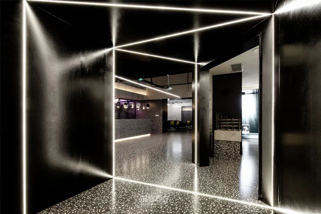 另类售楼部 | 艺术画廊般的空间探索-72