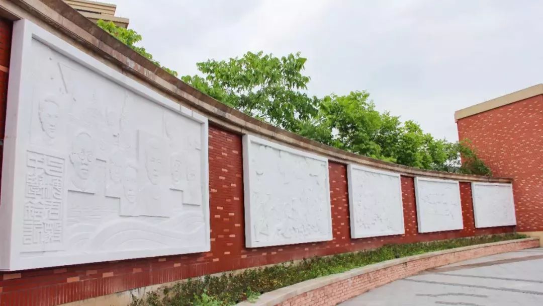 壁画系教师朱景华为浙江东阳二中设计校史文化墙-4