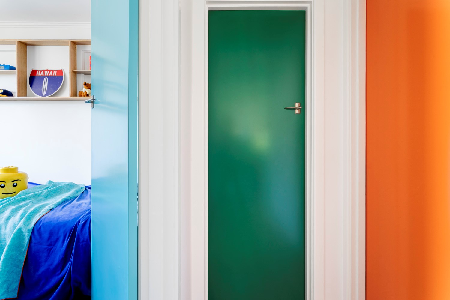 现代主义之家 | 双层仓库变多彩庆典空间-7