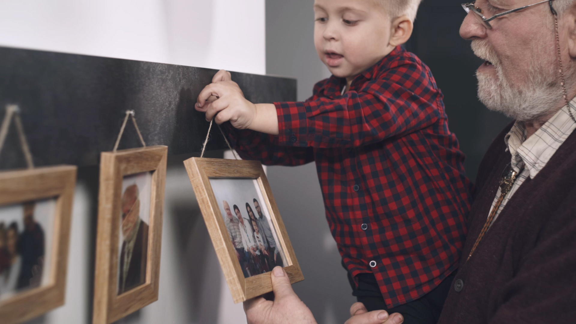 Dnipro M公司圣诞广告视频丨Rostyslav Okhten,Ivan Zastavetsky等-19