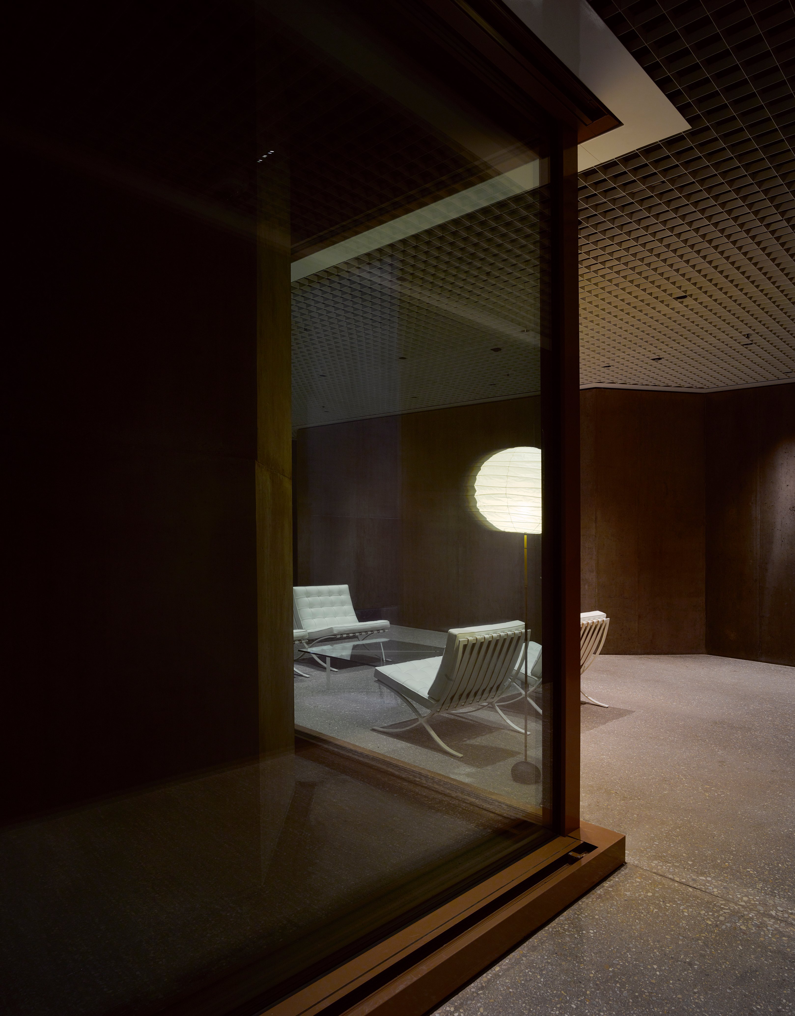 混凝土石板下的内向空间 | Valerio Olgiati 的巴洛伊保险办公大楼-9