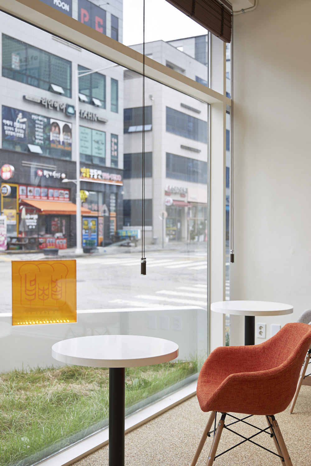 20 平米极简面包店，素雅空间里的精致设计-9