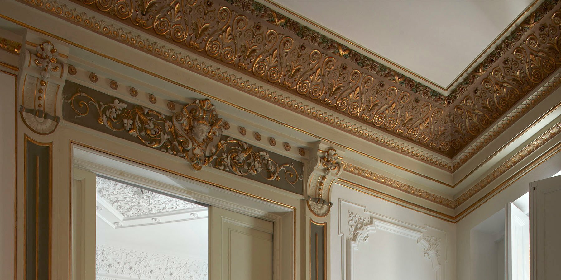 西班牙 DG Estudio 打造 19 世纪复古风公寓-0