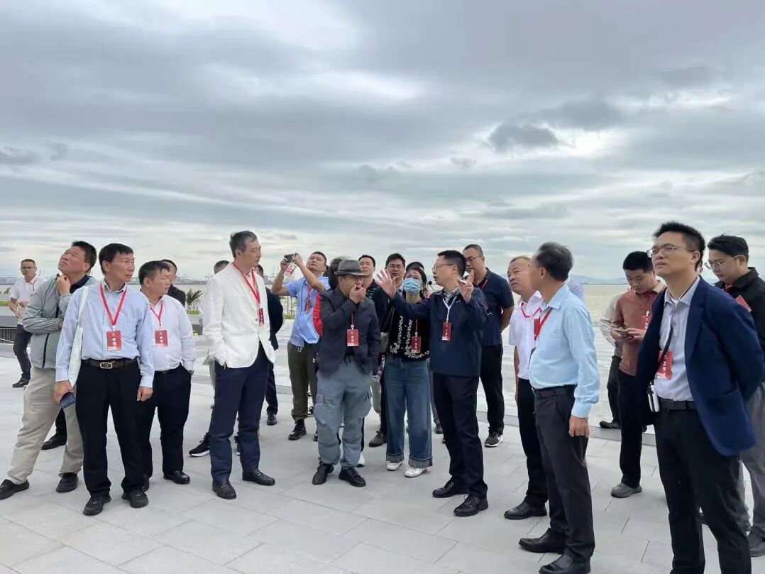 大地幕墙携行业同仁共探大湾区文化体育中心-27