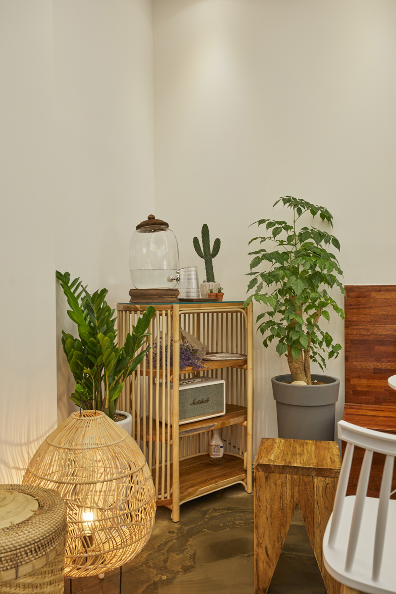 20 平米温馨双色咖啡厅-15