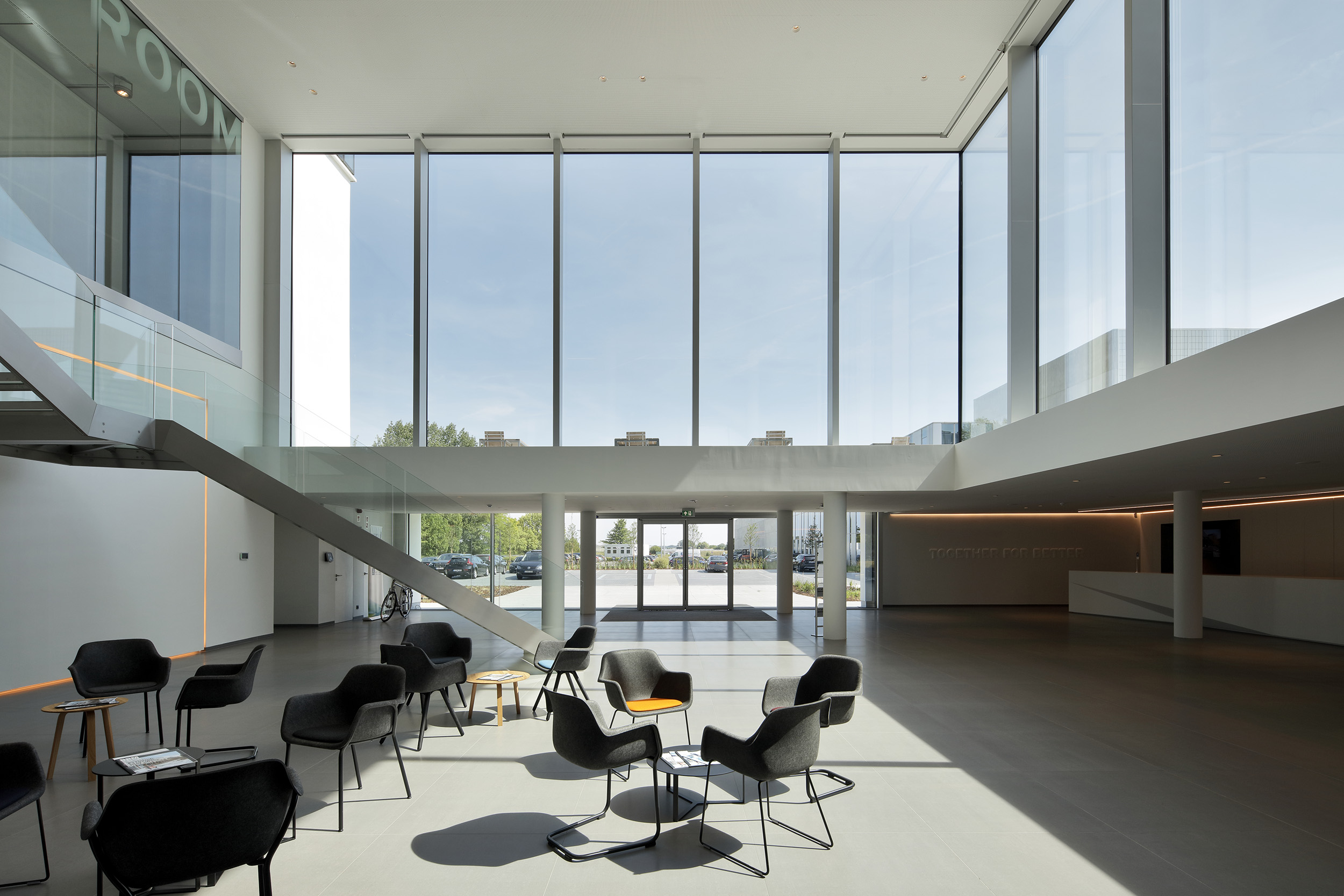 Reynaers 铝业办公展厅——现代简约与科技融合-17