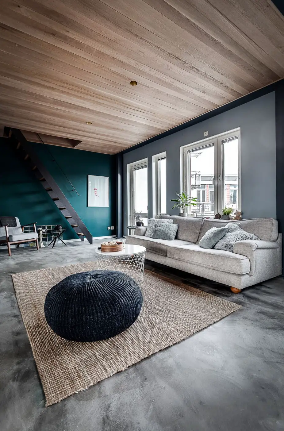 瑞典风格顶层公寓设计，蓝色调打造宁静私密空间-2