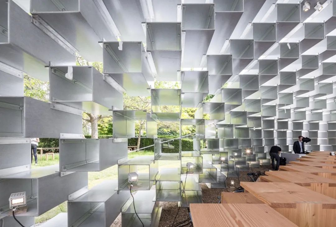 伦敦蛇形展馆"解构"之墙-24