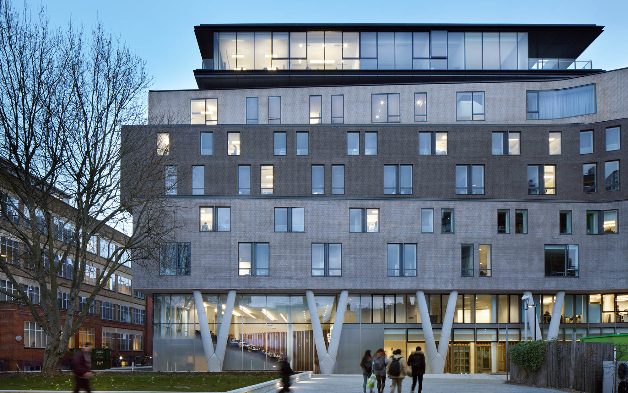 
                    University of London
                -0