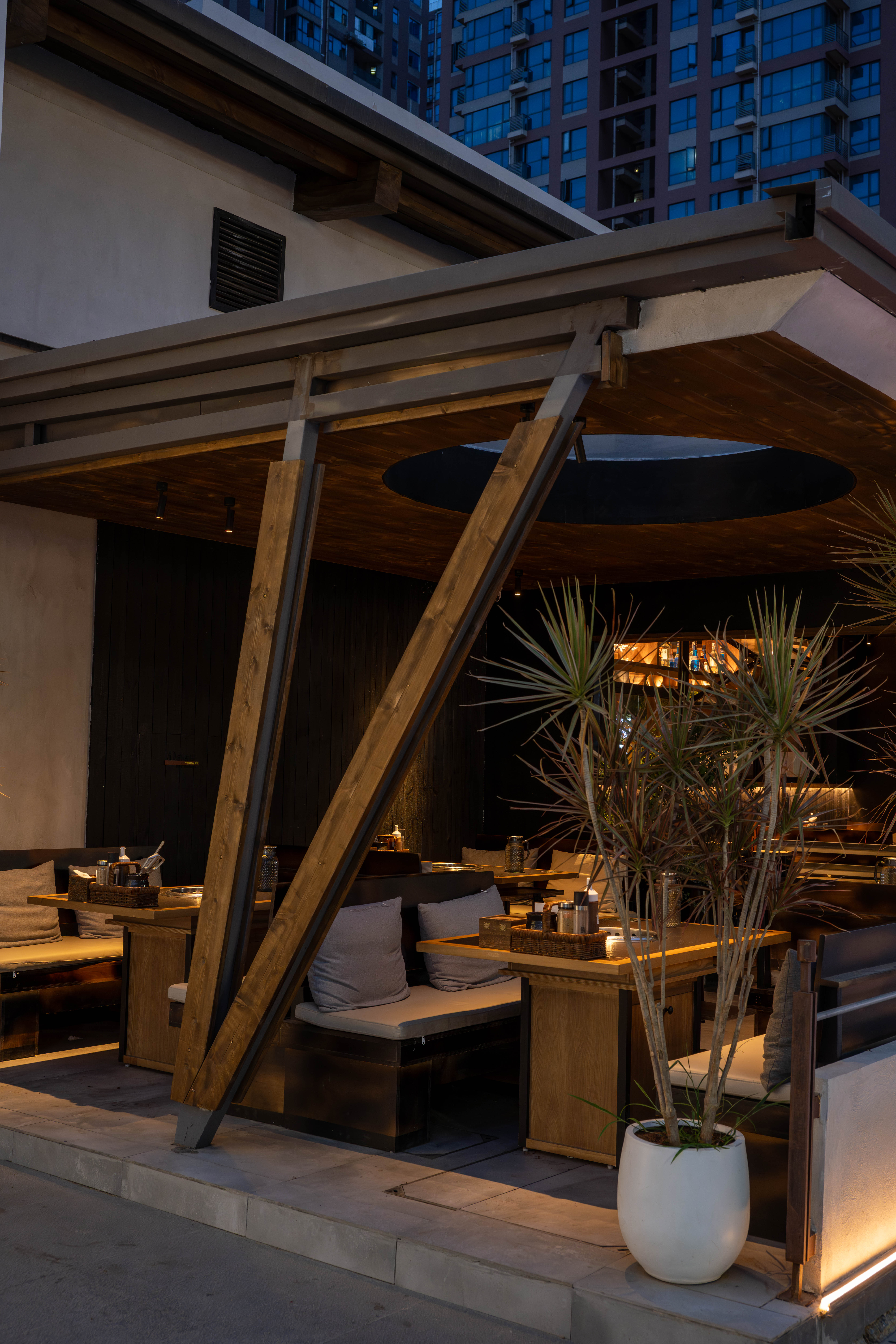 冷遇见暖融合烤肉丨中国郑州丨山野设计-15