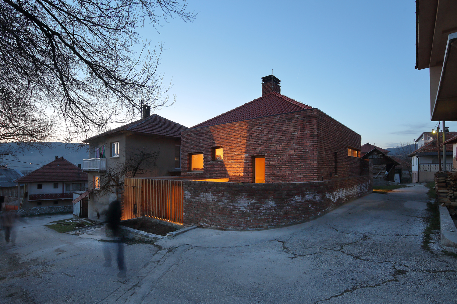 回归传统的 Bosnian 之家 | Hiža Mišljenova House-41