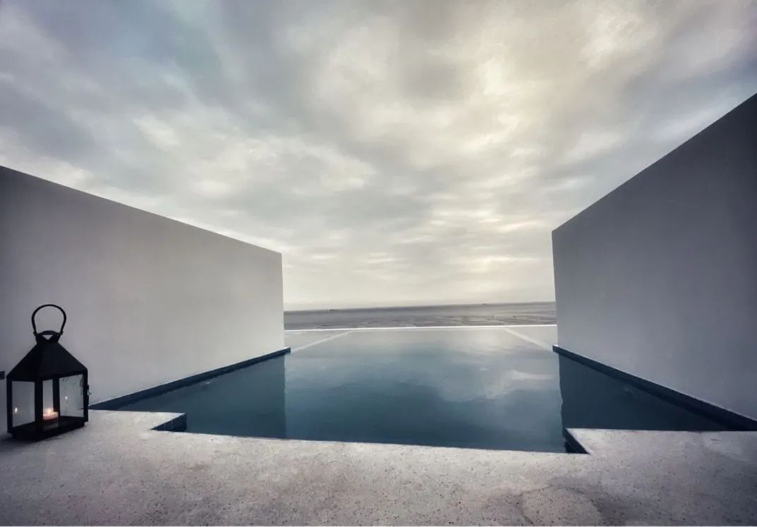 偏远海岛上的简约白色民宿-119