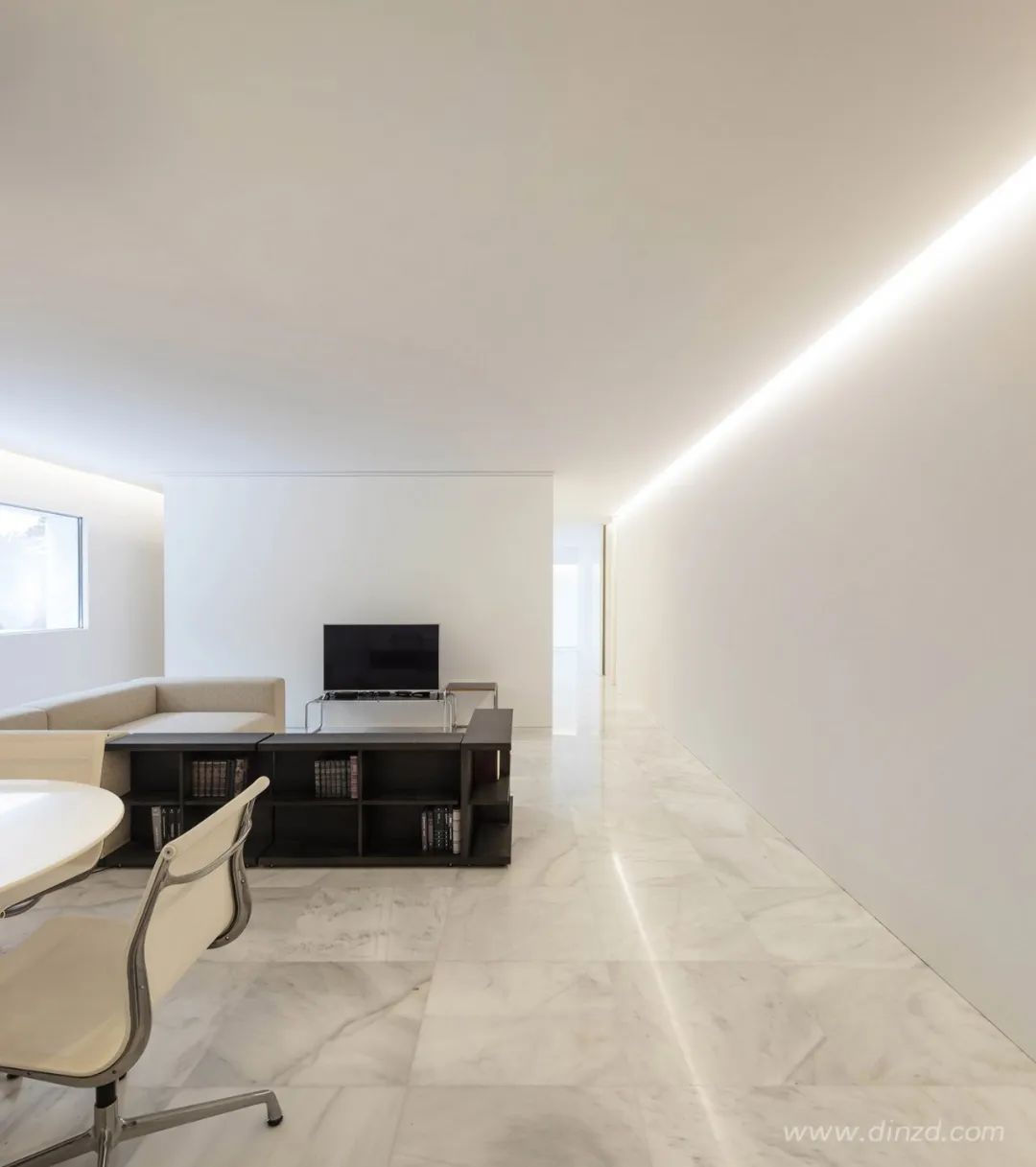 白色极简，融入自然的住宅设计-139