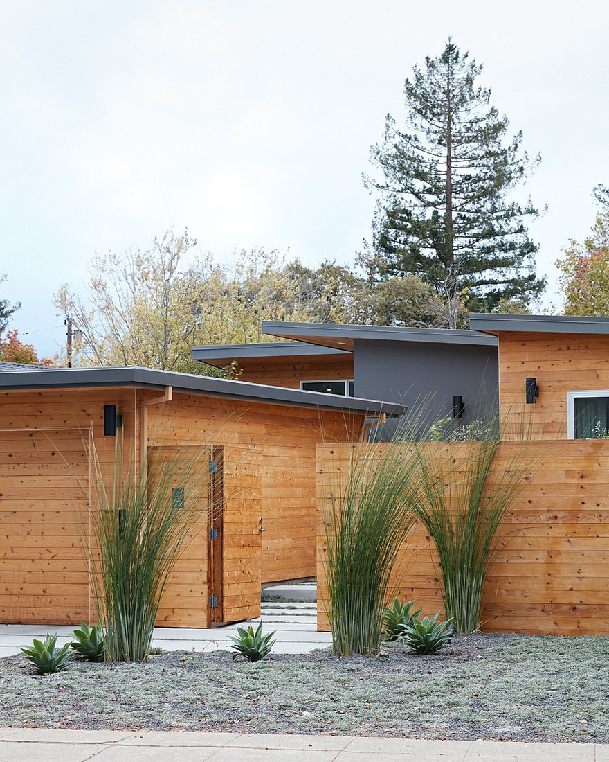 加州圣卡洛斯中世纪现代住宅改建 | 室内外和谐共生-31