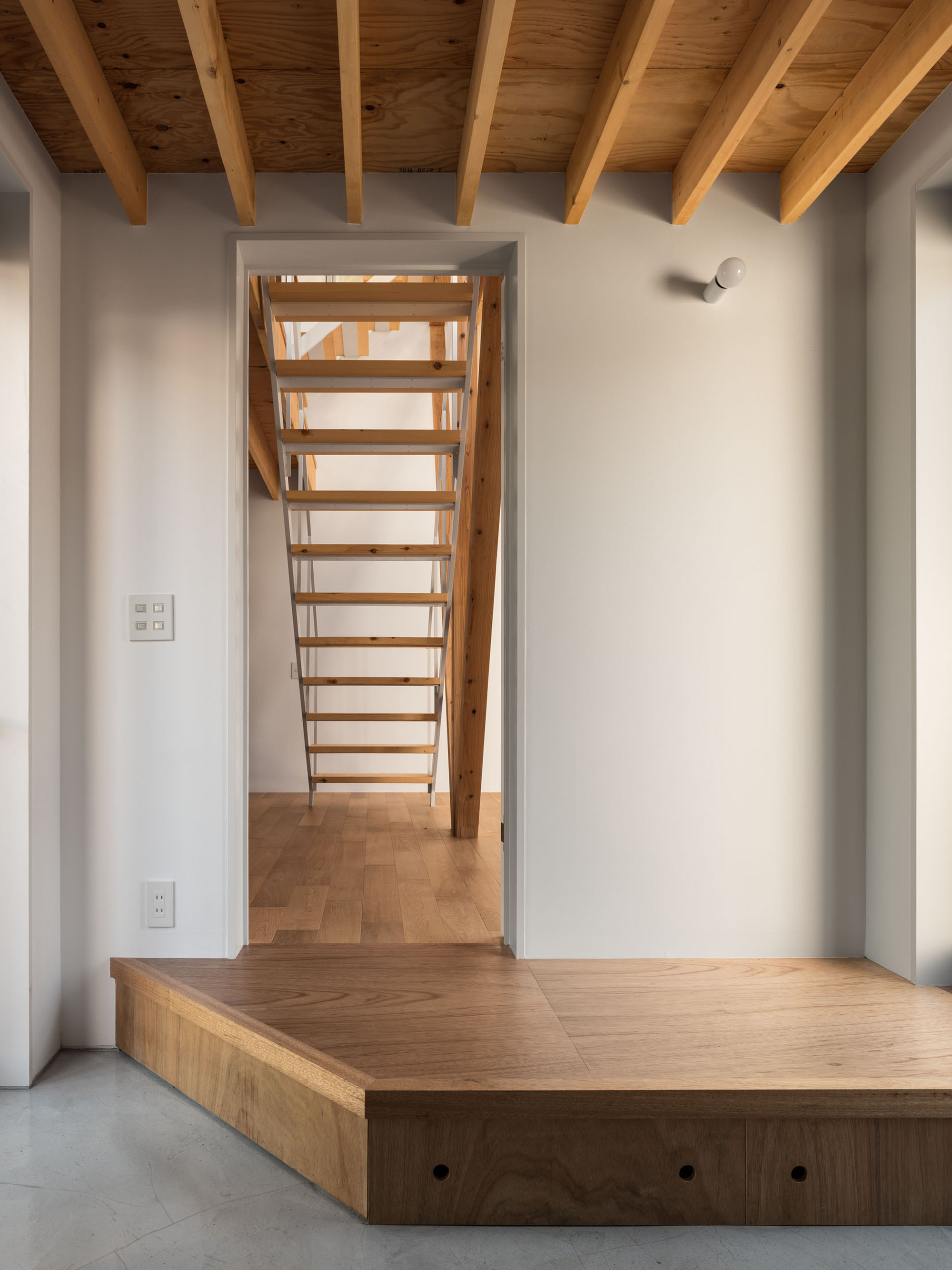 东京近郊的木质二层楼家庭住宅-23